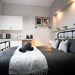 Sophisticated Studio In Moseley